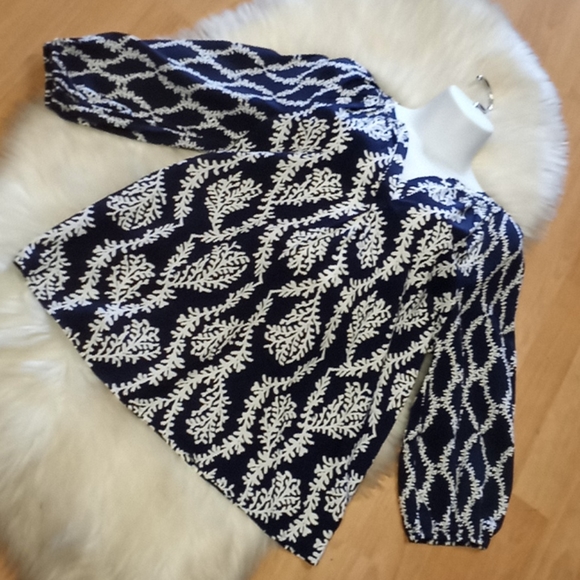 Crown & Ivy Printed Vines Blouse - Picture 9 of 12